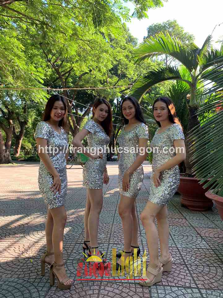 cho thuê đầm kim sa ngắn màu bạc giá rẻ
