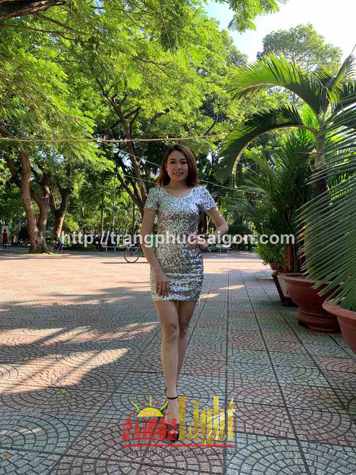 cho thuê đầm kim sa ngắn màu bạc giá rẻ