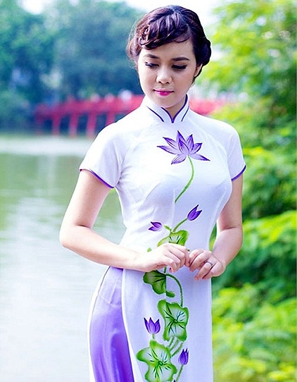 Áo dài hoa tím