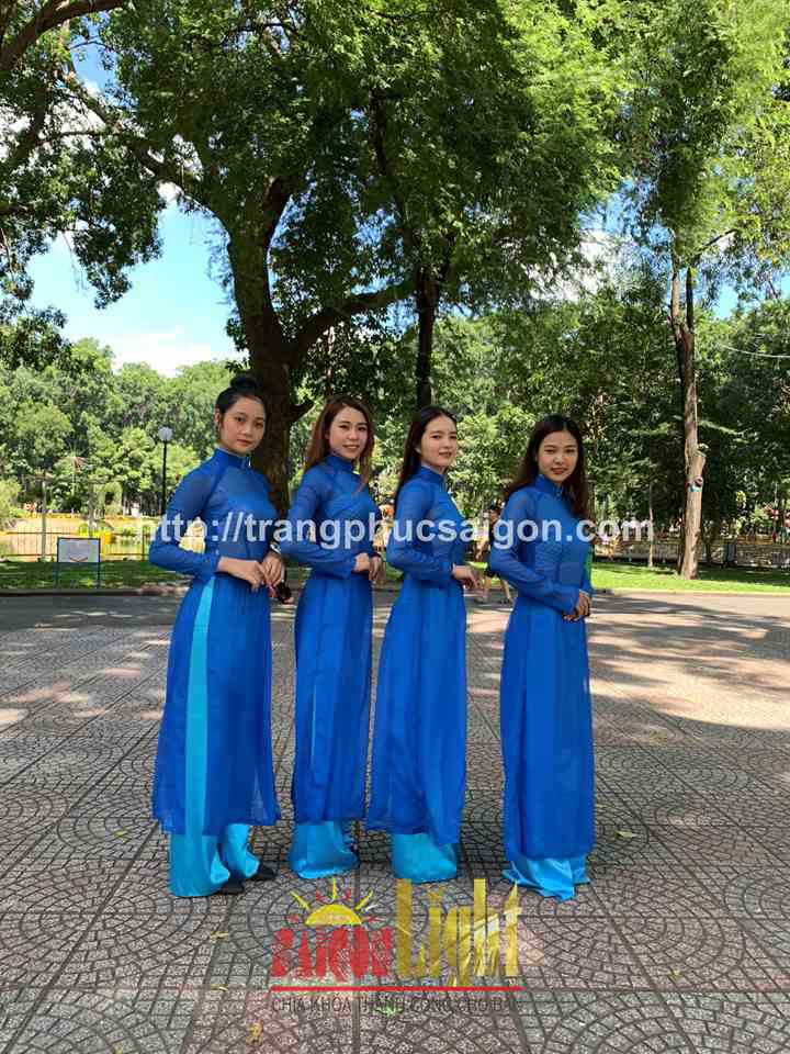 cho thuê áo dài màu xanh dương mỏng nhẹ giá rẻ