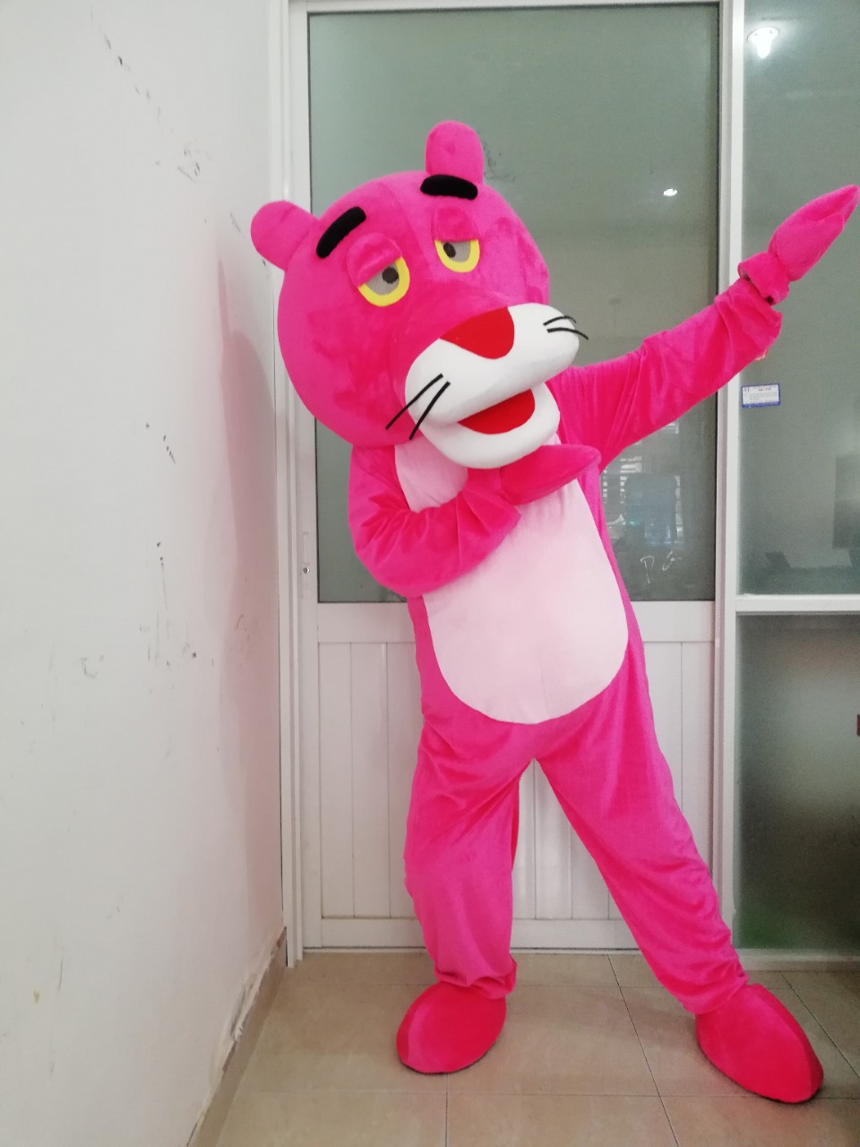 cho thuê mascot báo hồng giá rẻ