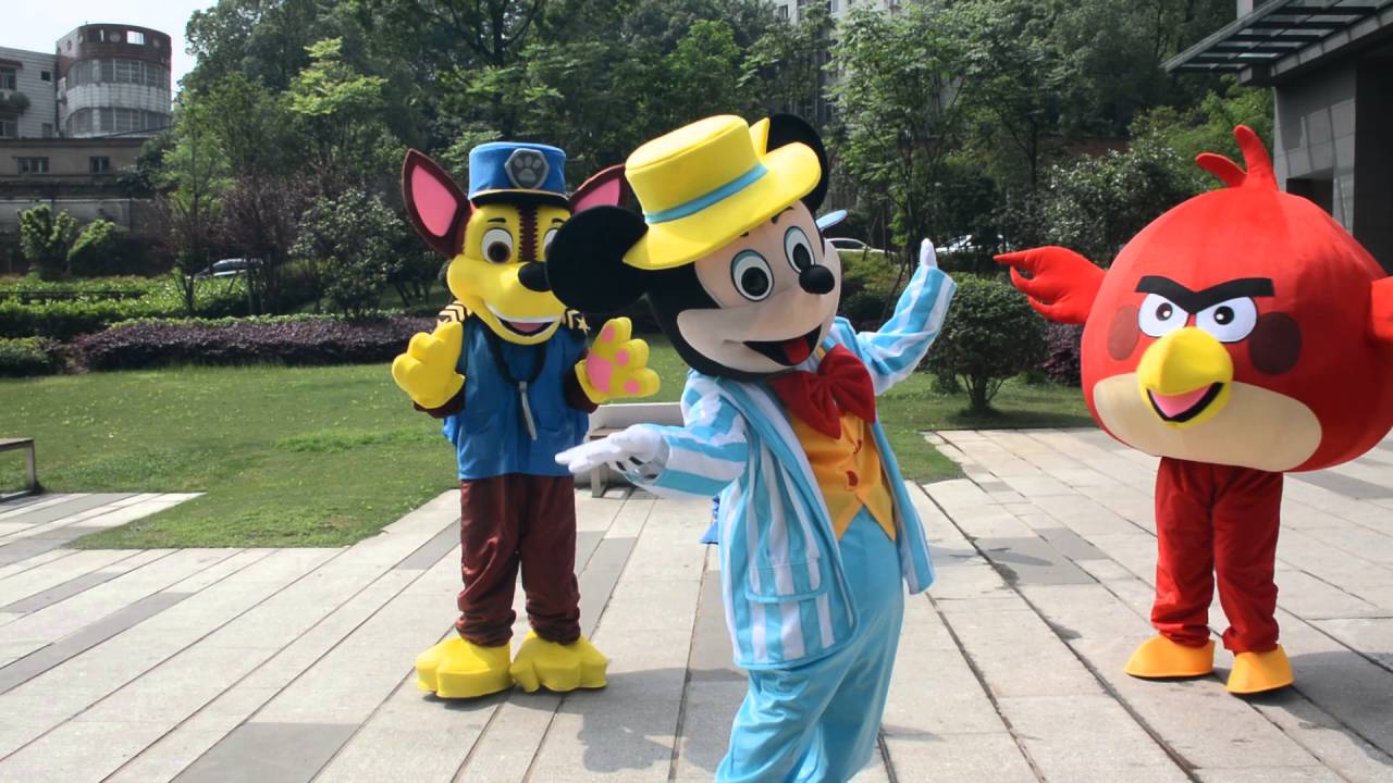 Cho thuê đầm cúp ngực xẻ tà giá rẻ